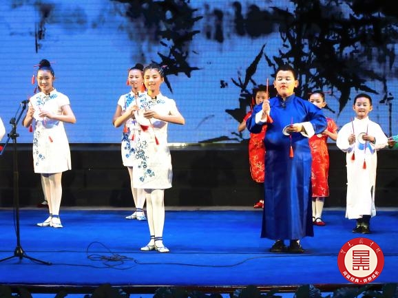 小学生演唱榆林小曲(3)